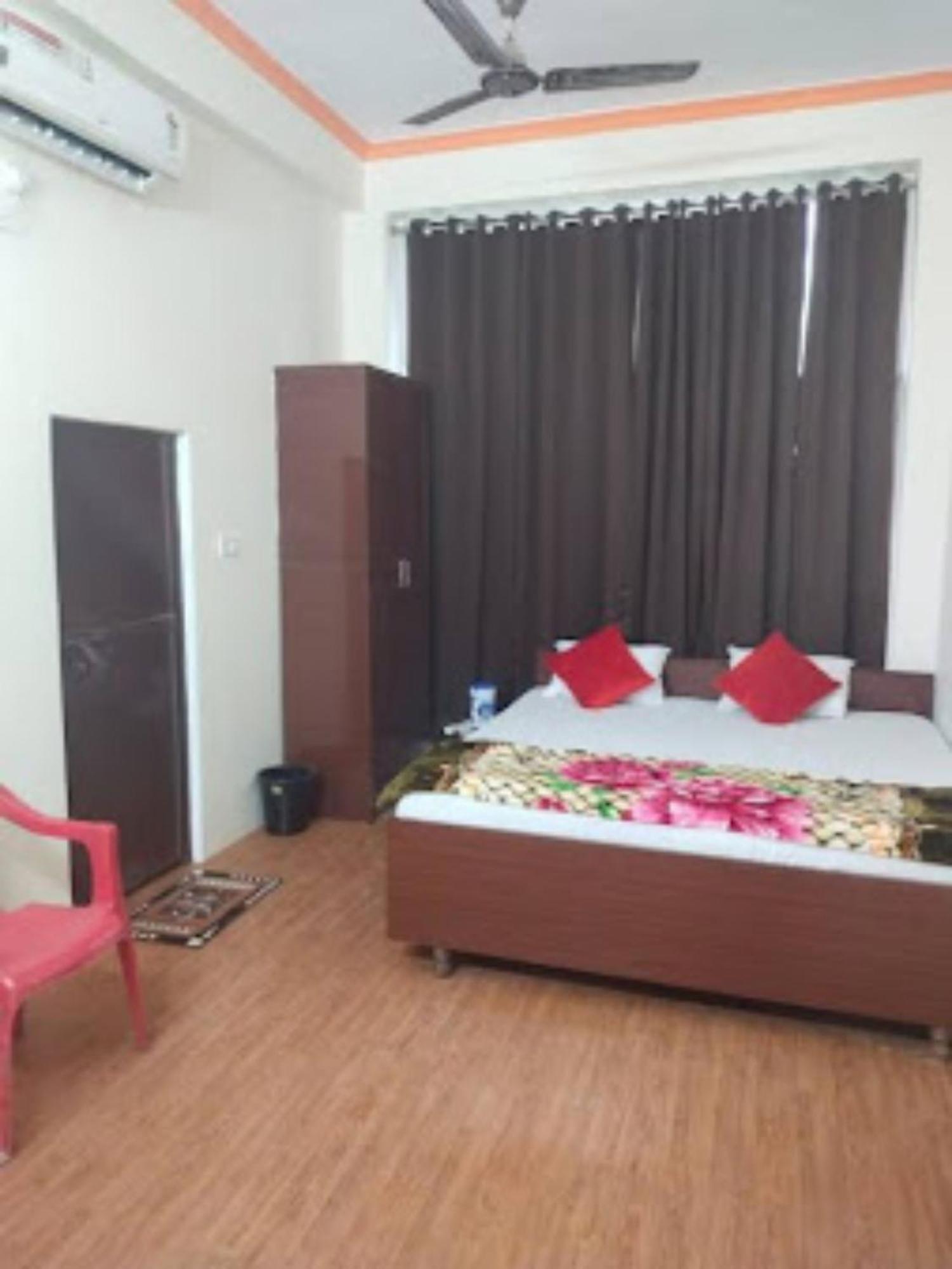 Goroomgo Varanasi Paradise Varanasi - Parking & Restaurant Available - Perfect Location And Comfortable Room Luaran gambar