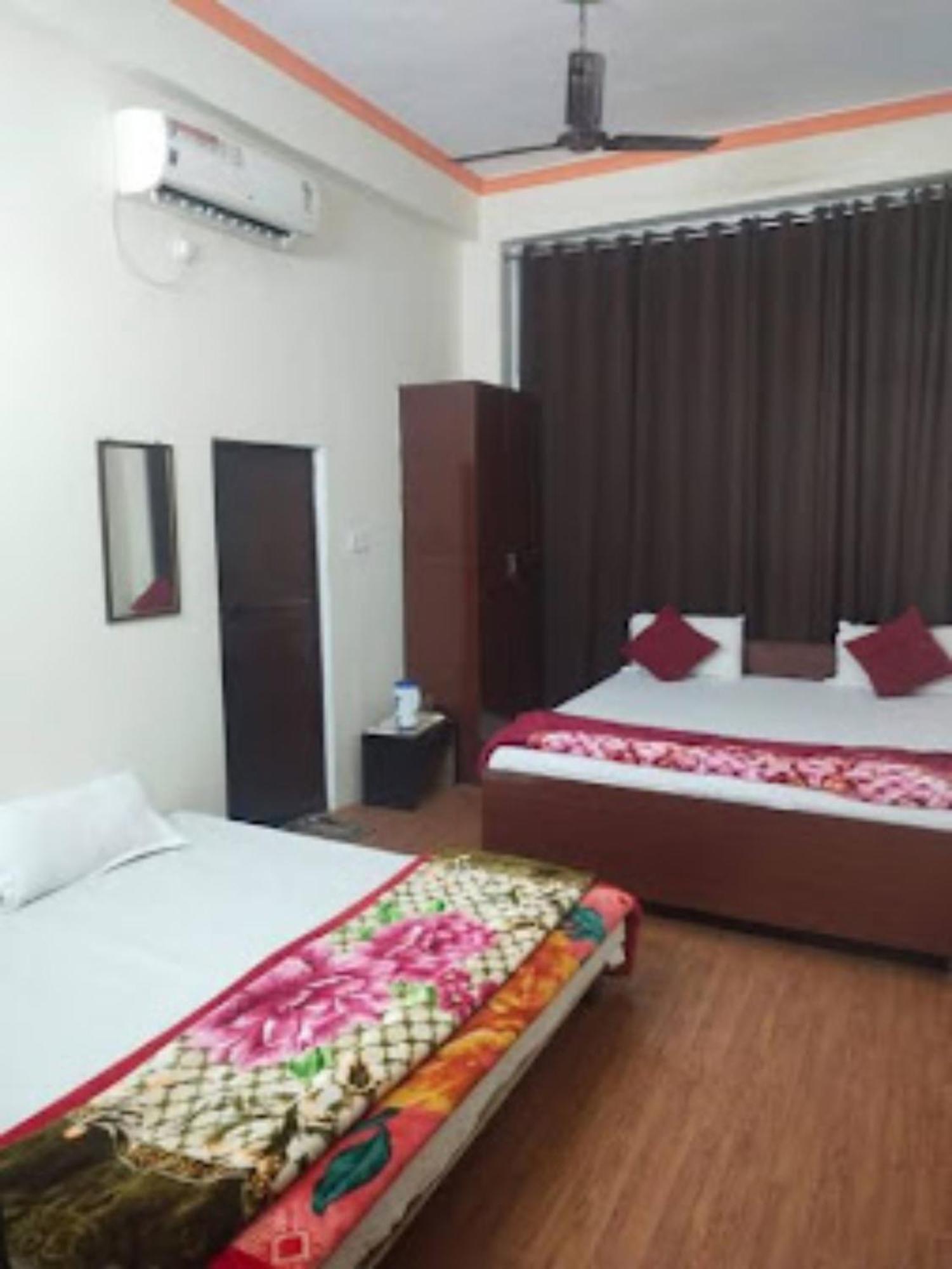 Goroomgo Varanasi Paradise Varanasi - Parking & Restaurant Available - Perfect Location And Comfortable Room Luaran gambar