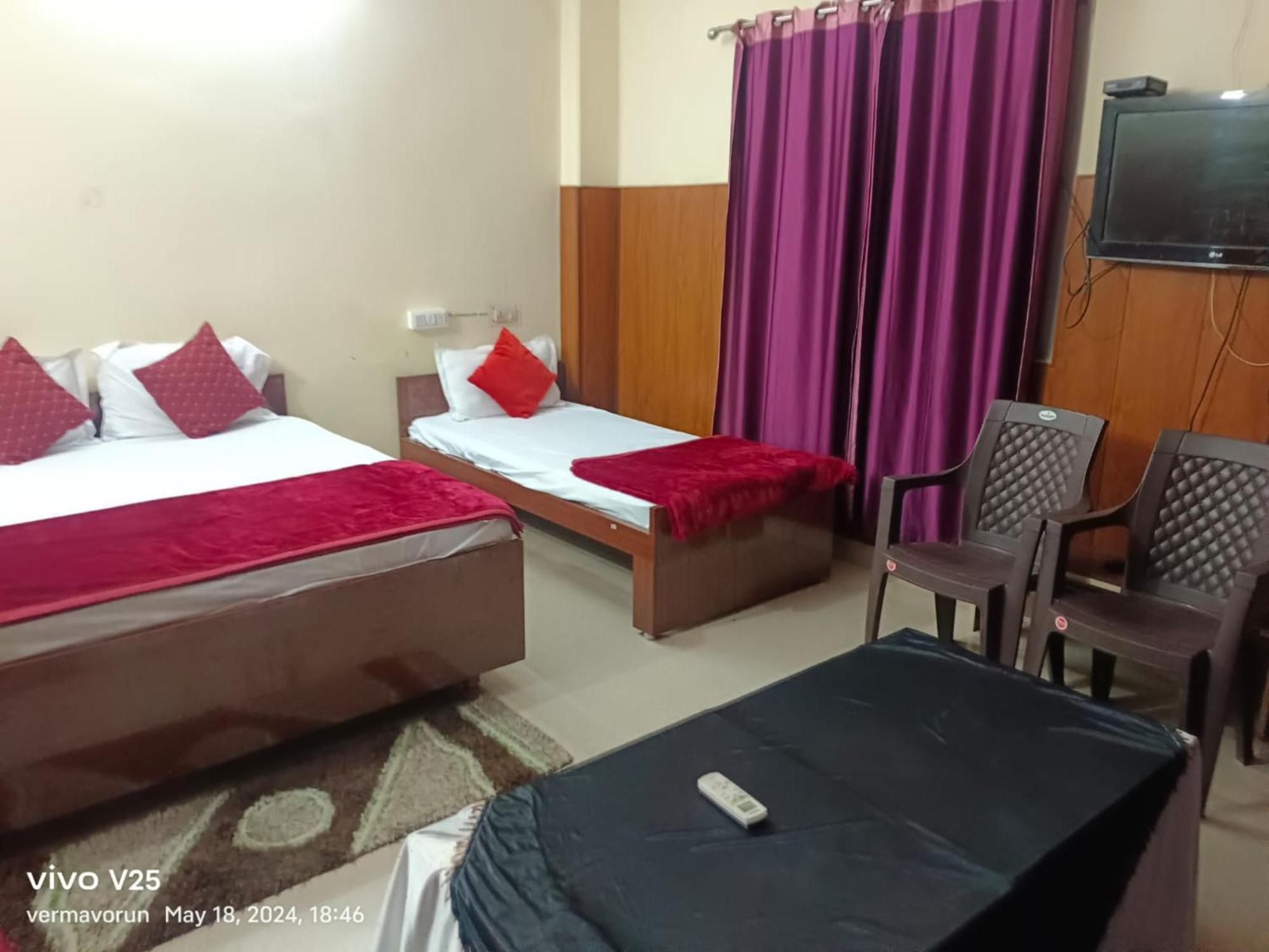 Goroomgo Varanasi Paradise Varanasi - Parking & Restaurant Available - Perfect Location And Comfortable Room Luaran gambar