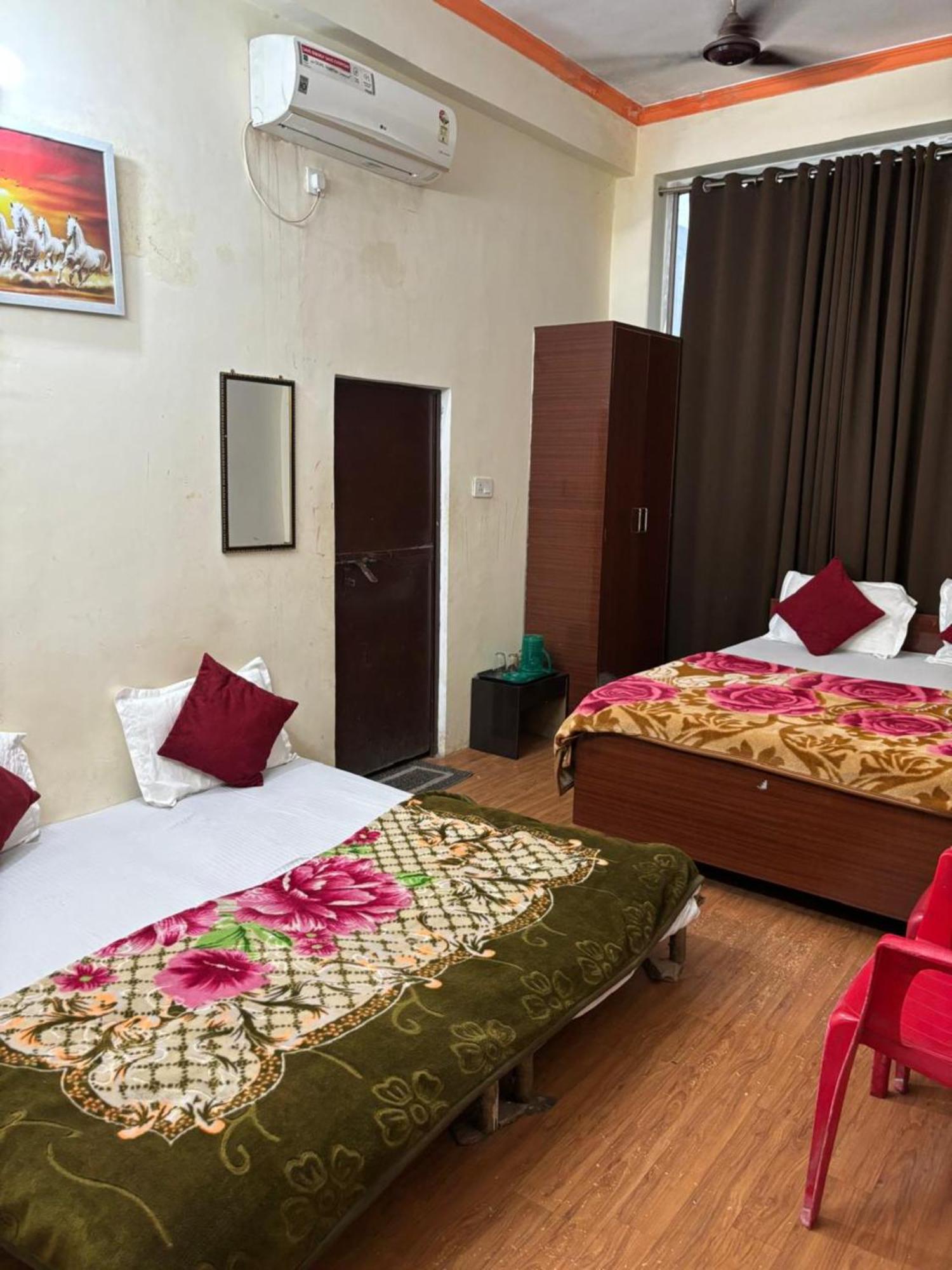 Goroomgo Varanasi Paradise Varanasi - Parking & Restaurant Available - Perfect Location And Comfortable Room Luaran gambar