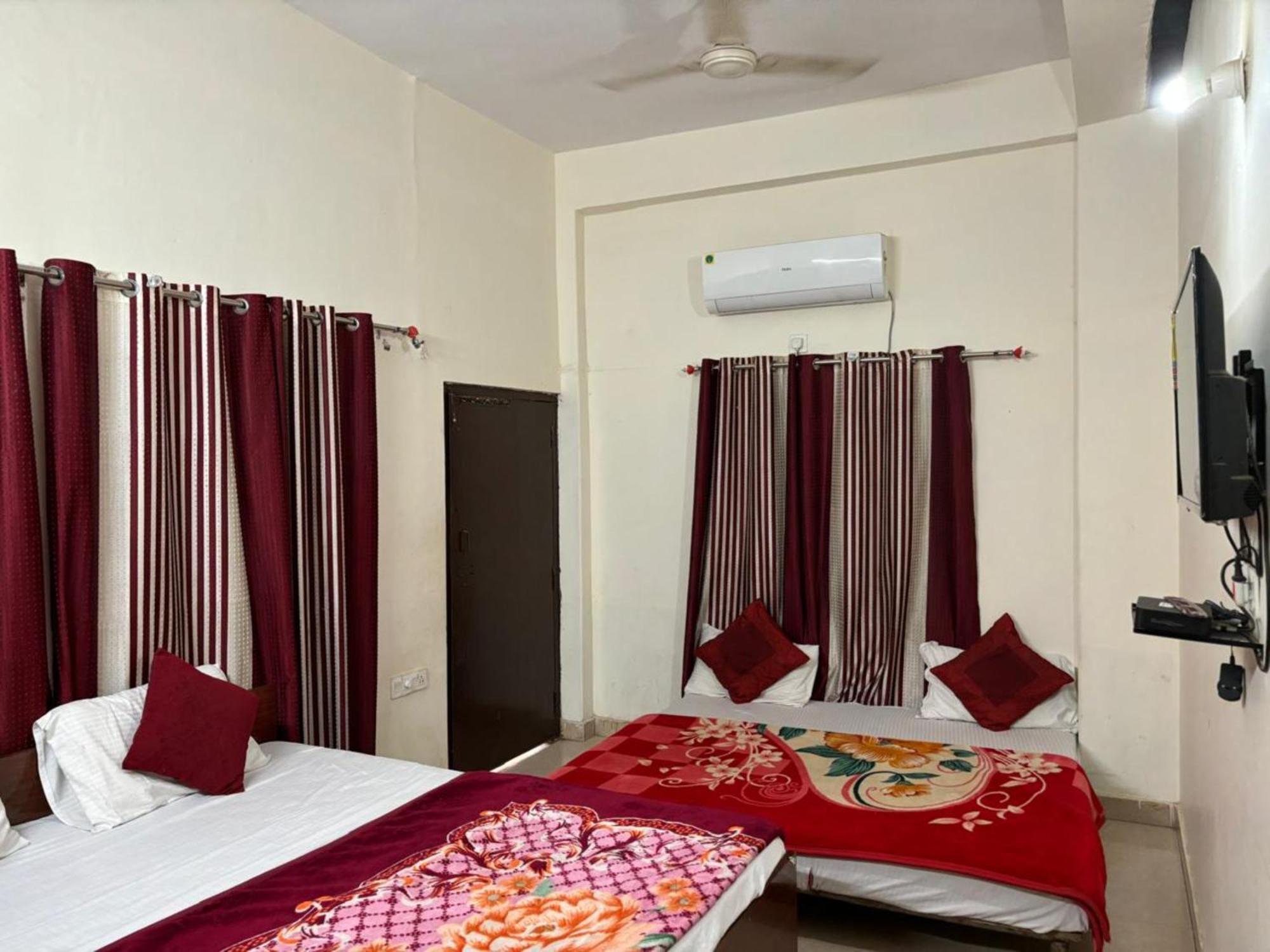 Goroomgo Varanasi Paradise Varanasi - Parking & Restaurant Available - Perfect Location And Comfortable Room Luaran gambar