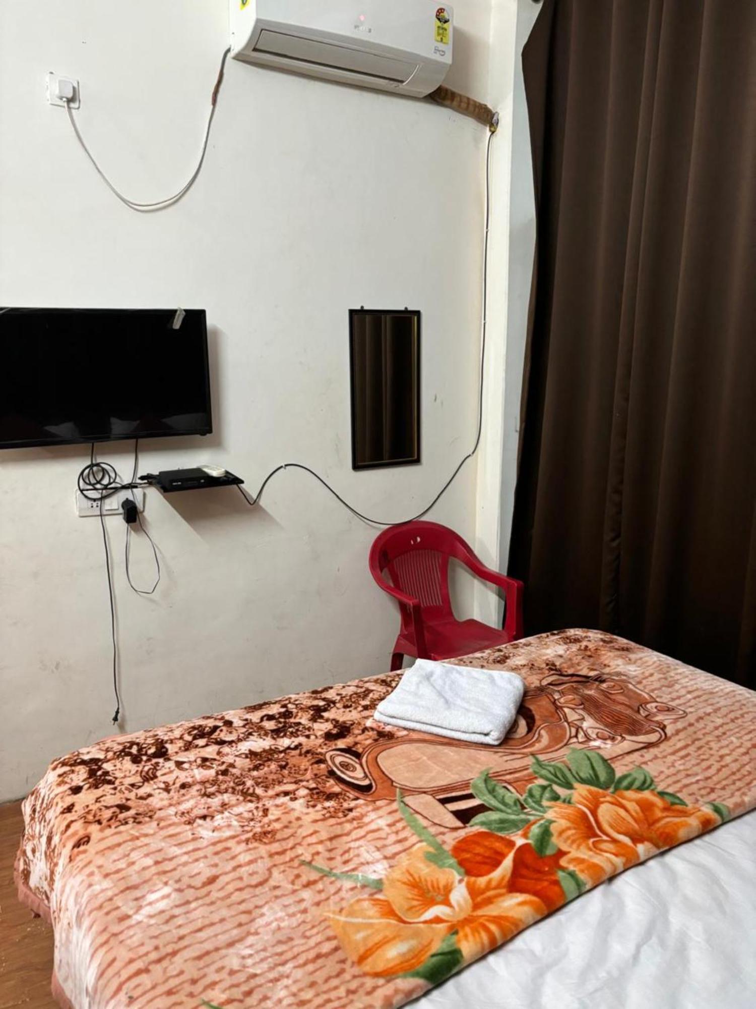 Goroomgo Varanasi Paradise Varanasi - Parking & Restaurant Available - Perfect Location And Comfortable Room Luaran gambar