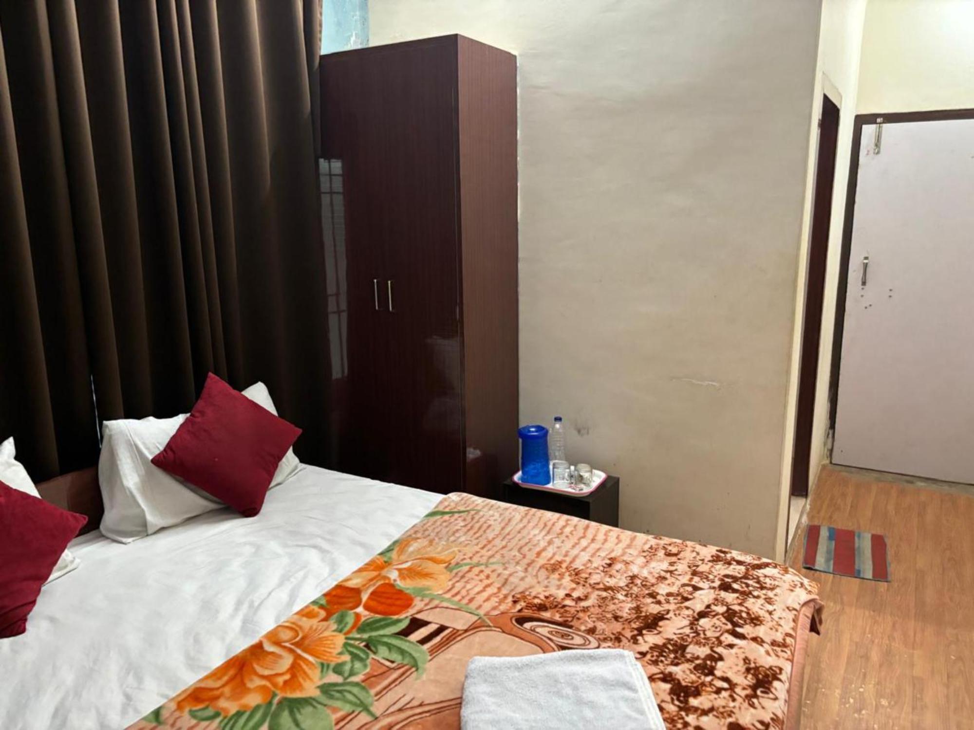 Goroomgo Varanasi Paradise Varanasi - Parking & Restaurant Available - Perfect Location And Comfortable Room Luaran gambar