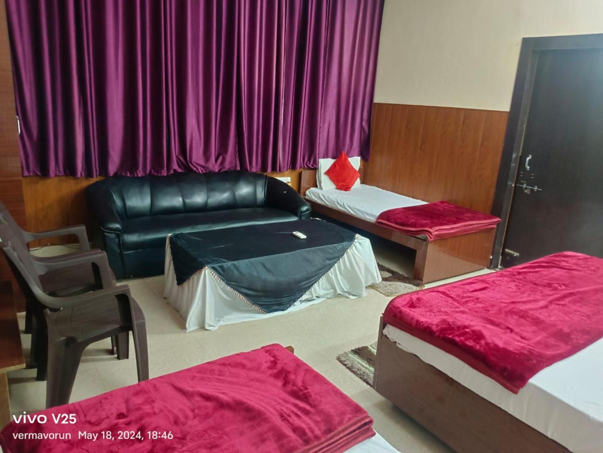 Goroomgo Varanasi Paradise Varanasi - Parking & Restaurant Available - Perfect Location And Comfortable Room Luaran gambar